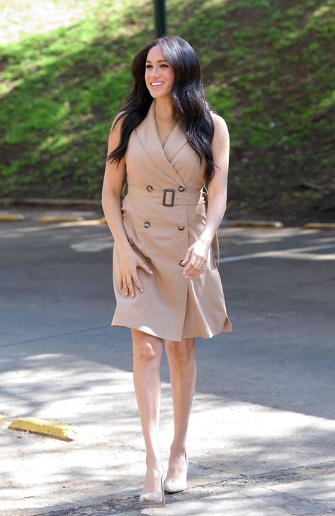 Every Outfit Meghan Markle Has Worn on the Royal Tour- TownandCountrymag.com Meghan Markle Suits, Meghan Markle Dress, Estilo Meghan Markle, Princ Harry, Meghan Markle Outfits, Casual Attire For Women, Meghan Markle Style, Estilo Real, Trench Dress