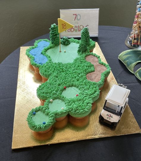 Golf Theme Cupcake Cake, Golf Treats Desserts, Golf Course Pull Apart Cupcakes, Cupcake Golf Theme, Golf Course Snacks Ideas, Golf Course Cupcake Cake, Golf Themed Wedding Cakes, Golf Cookies First Birthday, Golfing Birthday Party