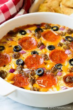 Amazing 10-Ingredient Supreme Pizza Dip - Perfect for Super Bowl and can be made in a Slow Cooker!!| ASpicyPerspective.com Pizza Dip Recipes, Dip Recipes Hot, Easy Super Bowl, Slow Cooker Appetizers, Pizza Dip, Supreme Pizza, A Spicy Perspective, Superbowl Appetizers, Superbowl Snacks