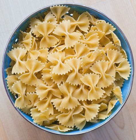 farfalle pasta Farfalle Pasta Recipes, Spinach Tomato Pasta, Vegan Creamer, Mac And Cheese Healthy, Creamy Tomato Pasta, Tomato Pasta Recipe, Quick Cooking Recipes, Spinach Tomato, Frozen Pasta