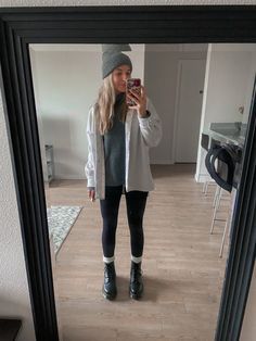 Outfits With Leggings And Doc Martens, Dr Marten Leggings Outfit, Black Dock Martins Outfits, How To Style Doc Martens With Leggings, Doc Martens Outfit Leggings Casual, Doc Martens Outfit Winter Leggings, Leggings And Doc Martens Outfit Winter, Beanie And Doc Martens Outfit, Jean Jacket And Doc Martens