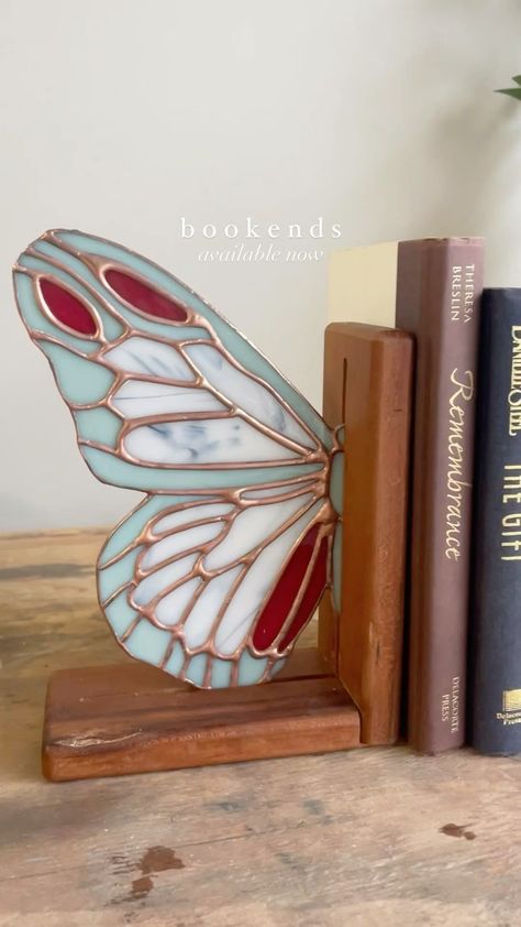 Butterfly Book Ends, Stained Glass Butterfly Bookends, Home Trinkets, Stained Glass Unique, Bookish Home Decor, Bookends Aesthetic, Crafty Room Decor, Stained Glass Bookends, Diy Stained Glass Projects