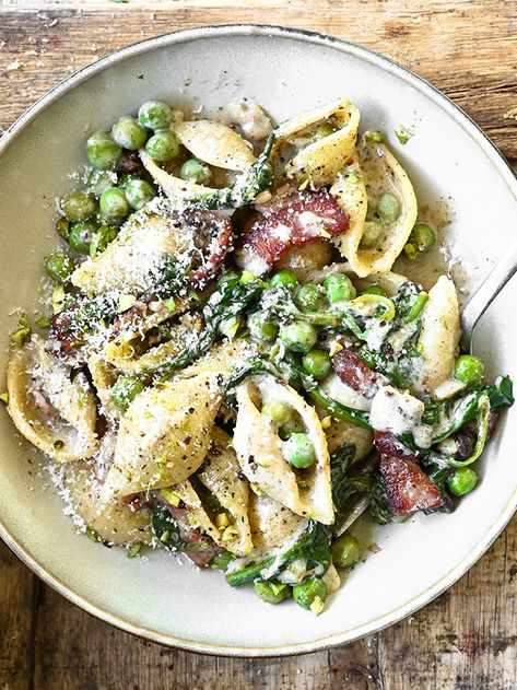 Creamy White Wine Pasta, Anna Chwistek, White Wine Pasta, Wine Pasta Sauce, Bacon Peas, White Wine Pasta Sauce, Wine Pasta, Pasta With Bacon, Pistachio Recipes