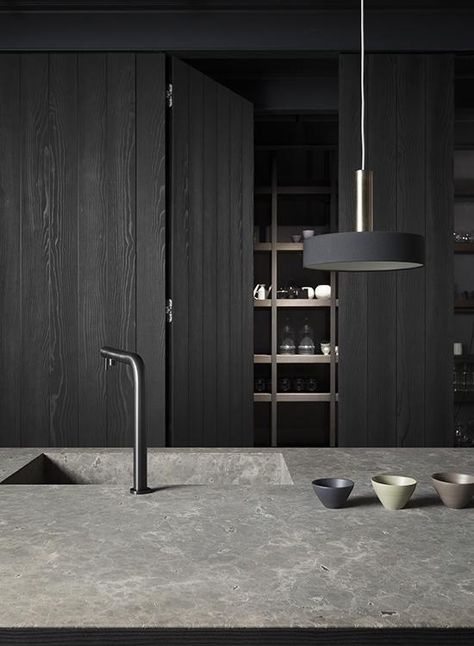 Kitchen Elements, Key Kitchen, Hidden Kitchen, Modern Kitchen Island, Integrated Handles, Dark Interiors, Black Kitchens, Apartment Design, Kitchen Space