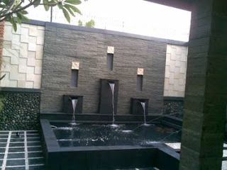 GALERI KOLAM MINIMALIS|GREENGARDENASRI - GREEN GARDEN ASRI Outdoor Waterfall Fountain, Vertikal Garden, Indoor Wall Fountains, Outdoor Wall Fountains, Water Wall Fountain, Kolam Air, Kolam Koi, Fish Pond Gardens, Taman Air