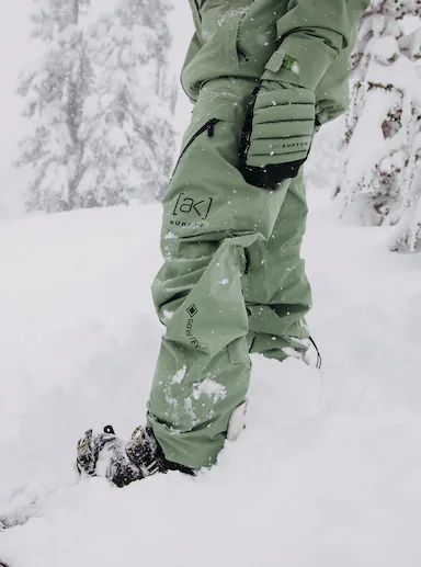 Jake Burton, Burton Ak, Snowboard Shop, Snowboarding Men, Burton Snowboards, Electric Skateboard, Snowboard Pants, Ski Snowboard, Snowboards