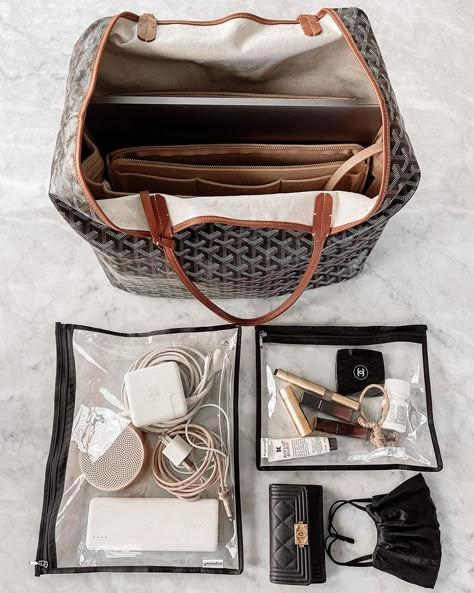 What’s In My Bag 2022, Best Everyday Handbag 2022, Inside Work Bag, Inside Bag Organization, Organize Work Bag, Work Bag Ideas, What’s In My Bag Travel, What To Put In Your Work Bag, Whats In My Carry On Bag