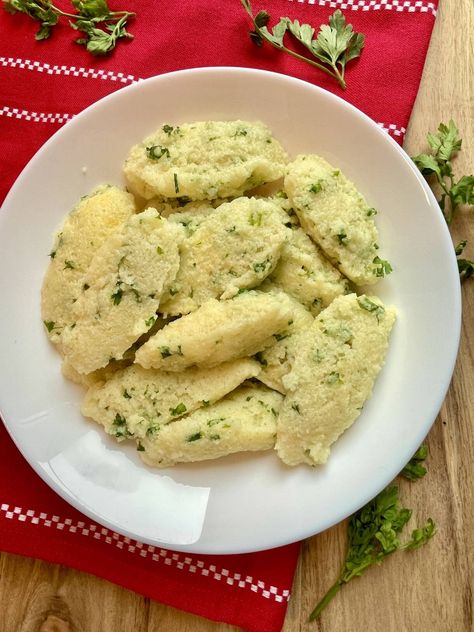 Semolina Dumplings Recipe, Hungarian Dumplings, Semolina Dumplings, Homemade Dumplings Recipe, Kfc Coleslaw Recipe, Cabbage Casserole Recipes, Hungarian Cuisine, Homemade Dumplings, Dumplings Recipe