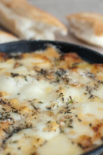 Pink Parsley: Baked Fontina Baked Fontina, Barefoot Contessa Recipes, Ina Garten Recipes, Barefoot Contessa, Finger Food Appetizers, Holiday Food, Appetizer Dips, Small Bites, Appetizers For Party