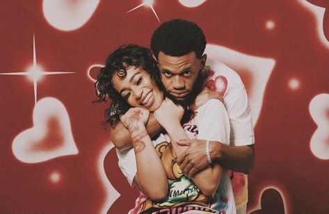 Airbrush Couple Photoshoot, Valentine Couple Photoshoot Black People, Throwback Valentines Day Photoshoot, 2000 Heart Background Photoshoot, 00s Photoshoot Ideas, 90s Heart Background Photoshoot, 90s Valentines Day Photoshoot, 2000s Photoshoot Ideas Couples, Early 2000s Couples Photoshoot