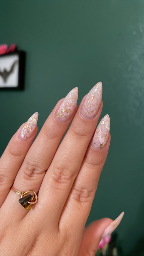 Nye Gold Nails, Gold Flake French Tip Nails, Good Flakes Nails, Nails W Gold Flakes, Silver Flake Nails, White Nails With Gold Flakes, Gold Flakes Nails, Nails Gold Flakes, Almomd Nails