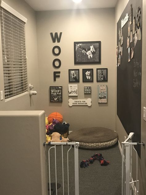 Wanderlust Home Decor, Pet Room Ideas Dogs, Dog Spaces In House, Dog Room Decor, Dog Bedroom, Puppy Room, Dog Corner, Dog Spaces, Dog Room