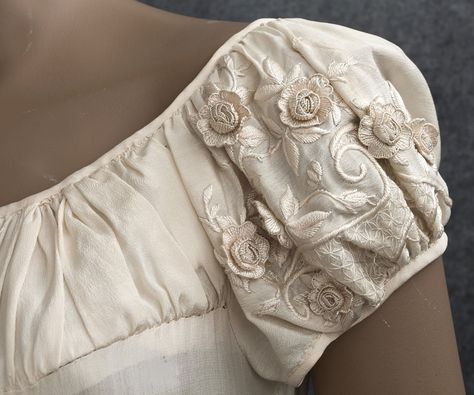 Early 19th Century Fashion, Regency Fashion Women, Blouse Casual Fashion, Regency Era Fashion, Dress History, Embroidered Bodice, Special Dresses, Couture Details, Linens And Lace