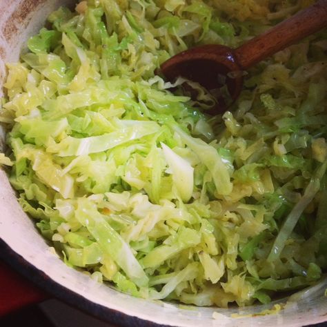 Smothered Cabbage Recipe, Smothered Cabbage, Lobster Spaghetti, Tasty Vegetables, Marcella Hazan, Famous Chef, Winter Dishes, Italian Foods, Italian Recipes Authentic