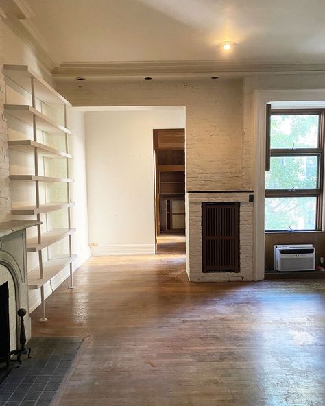 Wendy Goodman Says Farewell to Her Apartment of 27 Years Greenwich Village Nyc Apartments, Wendy Goodman, Greenwich Apartment, Greenwich Village Apartment, Greenwich Village Nyc, Custom Bookshelves, White Laminate, Chic Interior, Greenwich Village