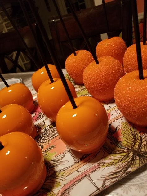 Candy Apples Packaging, Orange Candy Apples, Mile High Apple Pie Recipe, Fall Candy Apples, Candy Apples Caramel, Colored Candy Apples, Candy Apple Bars, Caramel Apple Desserts, Gourmet Candy Apples