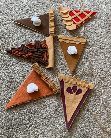 Assorted Felt Pie Banner-holiday/thanksgiving/fall Decor - Etsy Felt Pie, Pie Banner, Home Crafts Diy, Fall Pies, Thanksgiving Banner, Fall Banner, Felt Banner, Adornos Halloween, Felt Garland