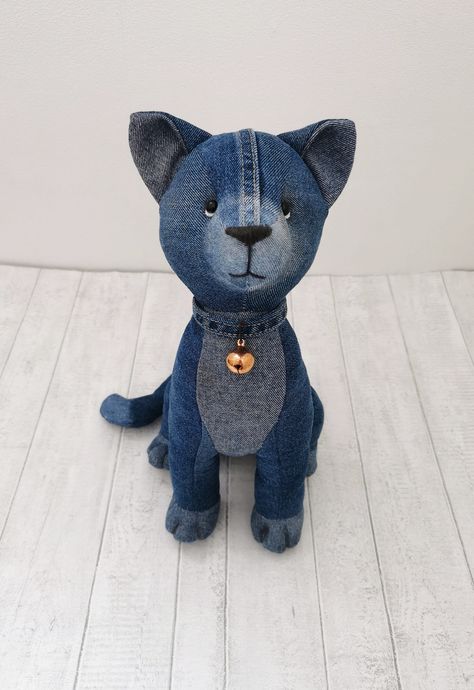 Sitting Cat Sewing Pattern and Tutorial - Etsy Memory Animals, Cat Sewing Pattern, Cat Sewing, Sewing Soft Toys, Memory Bears Pattern, Denim Bag Diy, Advanced Sewing, Bear Patterns, Colour Photo