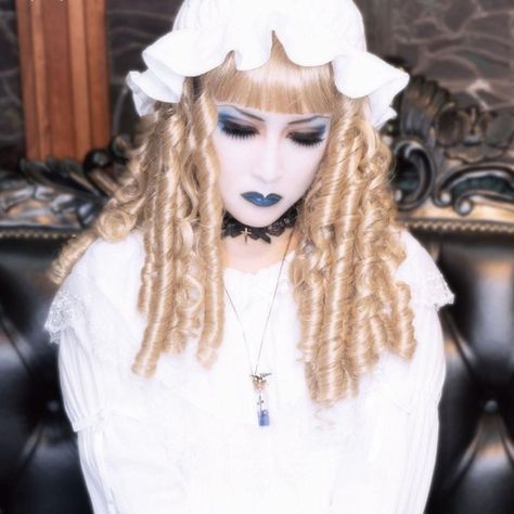 Mama Sama, Malice Mizer Mana, Gyaru Makeup, Kei Visual, Kei Fashion, Malice Mizer, V Kei, Aesthetic People, Hair Reference