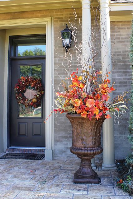 MissKopyKat.blogspot.com: Fall urns and front door wreath Fall Urn, Outdoor Fall Decor Ideas, Outside Fall Decor, Fall Container Gardens, Fall Containers, Wedding Autumn, Fall Colours, Fall Planters, Garden Wallpaper