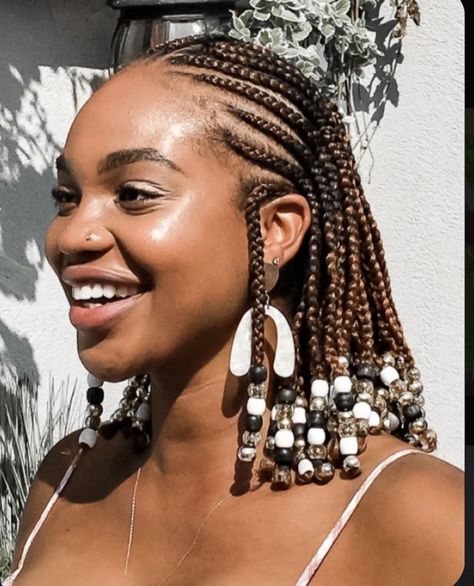 Short braids hairstyle Simple Cornrows With Beads, Cornrow Hairstyles Beads, Cornrow Ideas With Beads, Natural Hair Beads Styles, Fulani Braids On Natural Hair No Extensions, Short Cornrow Hairstyles With Beads, Fulani Braids Natural Hair Short, Fulani Natural Hair, Short Cornrows With Beads