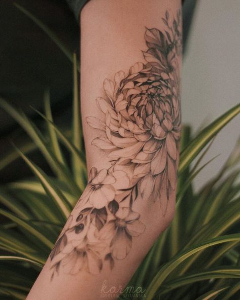 120 Cool Chrysanthemum Tattoo Designs With Meanings (2022) - TattoosBoyGirl Crysanthemum Tattoo Design Arm, Chrysanthemum And Bee Tattoo, Chrysanthemum Arm Tattoo, Asian Floral Tattoo, Crysthanamum Tattoo, Feminine Half Sleeve Tattoo, Chrysanthemum Tattoos, Crisantemo Tattoo, Chrysanthemum Flower Tattoo