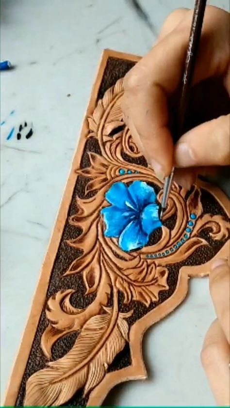 Instagram Custom Leather Work, Leather Artist, Leather Patterns, Leather Designs, Leather Tooling Patterns, Tooling Patterns, Tooled Leather Purse, Chip Carving, Leather Carving