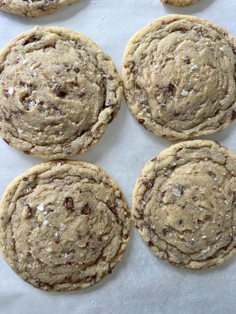 Salted Heath Chip Cookies Salted Heath Cookies, Salted Heath Chip Cookies, Cook Like Lauren, Heath Cookies, Heath Bar Cookies, Heath Toffee, Lean Recipes, Desserts Holiday, Salty Desserts