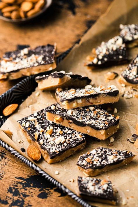 Butter Toffee Almonds Recipe, Butter Toffee Recipe, Soft Caramels Recipe, How To Make Toffee, Coffee Toffee, Baking Lessons, Almond Toffee, Toffee Recipe, Butter Toffee