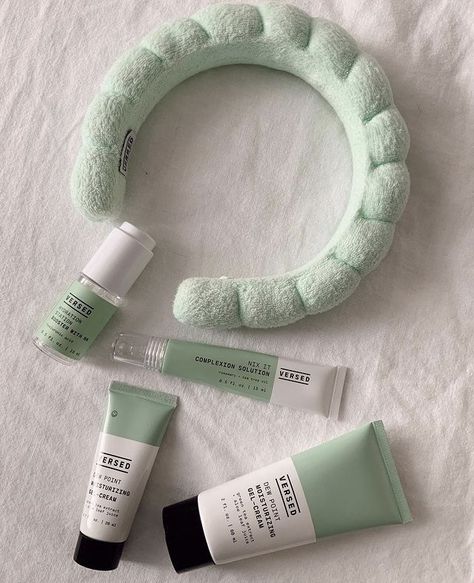 Evening Routine Aesthetic, Skincare Morning Routine, Headband Skincare, Skincare Morning, Puffy Hair, Headbands For Girls, Green Skincare, Routine Aesthetic, Mint Green Aesthetic