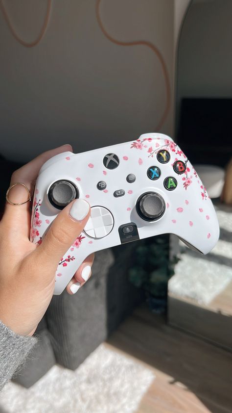 Cute Xbox Controller, Cherry Blossom Gaming Setup, Pastel Gamer Aesthetic, Gaming Girl Aesthetic, Xbox Controller Aesthetic, Girl Gamer Aesthetic, Xbox Gamerpics, Controller Aesthetic, Xbox Aesthetic