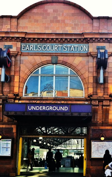 Earl's Court tube station is a London Underground station in Earls Court. The station is located between Earls Court Road and Warwick Road (both A3220). It is on the boundary of Travelcard Zone 1 and 2 and is in both zones. London Underground Stations, Earls Court, London Tube, London Baby, London Pictures, Tube Station, U Bahn, London Transport, South Kensington