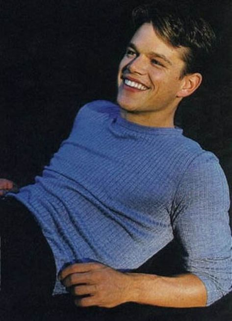 Young Matt Damon in Blue Sweat is listed (or ranked) 14 on the list 20 Pictures of Young Matt Damon Young Matt Damon, 90s Actors, Adam Brody, Jason Bourne, Good Will Hunting, Robert Sheehan, Aaron Taylor Johnson, Idris Elba, Matt Damon