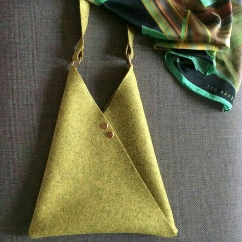 Diy Old Jeans, Diy Handmade Bags, Train Ticket, Origami Bag, Origami Fashion, Triangle Bag, Free Sewing Pattern, Origami Design, Diy Handbag