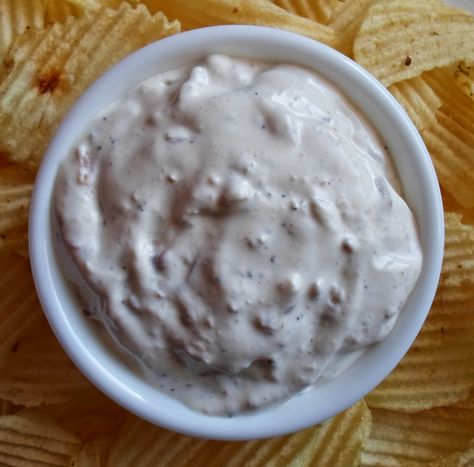 Bacon Horseradish Dip Recipe, Sour Cream Chip Dip, Sour Cream Chips, Horseradish Dip, Food Sauces, Instant Pot Slow Cooker, Parmesan Chips, Pig In Mud, Sour Cream Dip