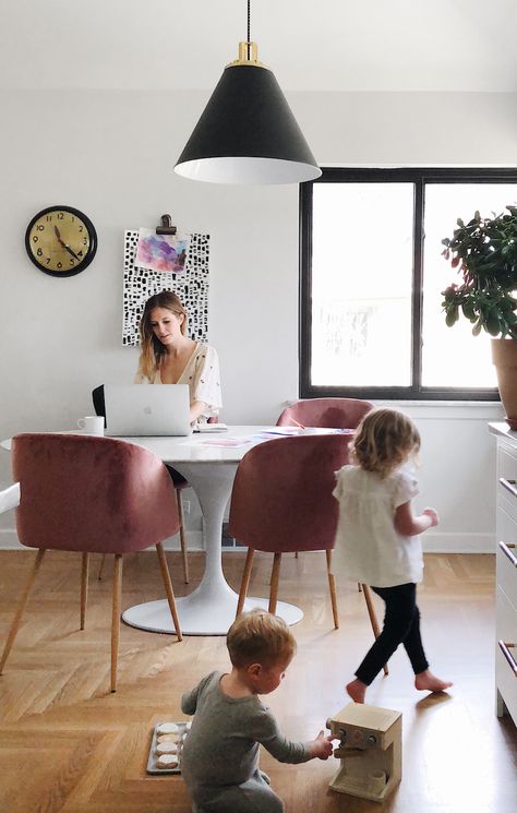 Working Mom Photography, Busy Mom Aesthetic, Working Mom Photoshoot, Busy Life Aesthetic, Working Mom Aesthetic, Mom Working, Mom Business, Business Mom, At Work