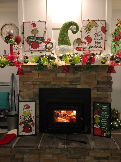 Whoville Decorating Ideas, Grinch Mantle Decor Diy, Grinch Fireplace Decorations, The Grinch Fireplace Decorating Ideas, Grinch House Decoration Decorating Ideas, Grinch Themed Living Room, Grinch Themed Christmas Decoration Living Room, Grinch House Decor, Grinch Christmas Table Decorations