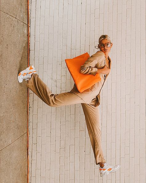 Going Retro with Reebok | By Tezza Beauty Fotografie, Reebok Retro, Shotting Photo, Creative Photoshoot Ideas, 사진 촬영 포즈, Foto Tips, Model Poses Photography, Fashion Photography Poses, Fashion Photography Inspiration