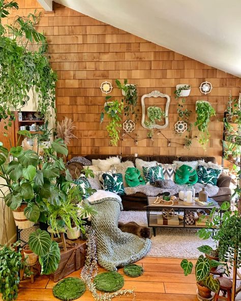 This bright bohemian rental apartment has TONS of plant-displaying ideas.  | House Tours by Apartment Therapy #plants #houseplants #indoorplants #hangingplants #indoorplantideas #planters #hangingplanters #gardening #indoorgarden Apartment Therapy House Tours, California Apartment, Indoor Plant Display, Bohemian Apartment, Plant Display Ideas, Tattoo Plant, Colorful Shower Curtain, Art Deco Bathroom, Biophilic Design