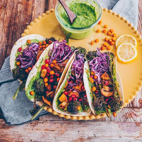 3,240 Likes, 112 Comments - Verena | freistyle | Zurich (@frei_style) on Instagram: “Hello Lovelies, rainbow tacos for diner! It’s still freezing cold, but I’m longing for spring and…” #vegan #diet #healthy Rainbow Tacos, Dinner Tacos, Mexican Fast Food, Sautéed Mushrooms, Avocado Vegan, Crispy Tofu, Eat The Rainbow, Sauteed Mushrooms, Roasted Broccoli