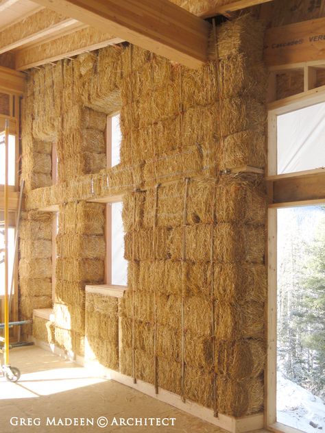 Straw Bale Building, Straw Bale Construction, Cob Building, Eco House Design, Green Building Materials, Natural Building Materials, Straw Bale House, Eco Buildings, Earthship Home