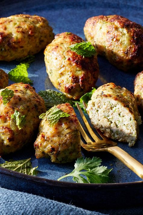 Chicken Koftas Chicken Koftas, Chicken Kofta, Kofta Recipe, Ground Chicken Recipes, Chicken Entrees, Greek Dishes, Summer Eating, Middle Eastern Recipes, Poultry Recipes