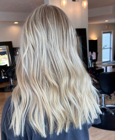 bright blonde highlights. full foil. hair inspiration Foil Blonde Highlights Full, Foils Hair Blonde, Full Foil Blonde, Full Head Blonde Foils, Full Foil Highlights Blonde, Full Foil Highlights, Full Head Foils, Bright Blonde Highlights, Mid Length Blonde Hair