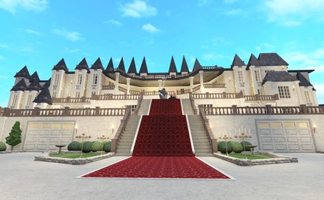 Castle Aesthetic Bloxburg, Castle House Bloxburg, Castle Bloxburg House, Castle Bloxburg Layout, Roblox Castle, Bloxburg Castle, Blank Pfp, Bloxburg Mansion, Bloxburg Beach House