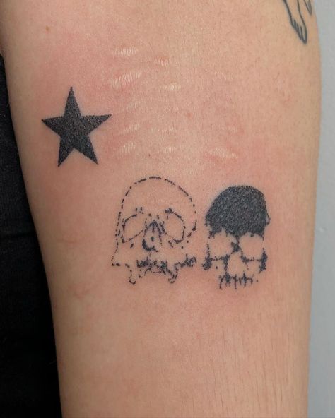 Grunge Tattoo, Funky Tattoos, Men's Small Tattoo, Handpoke Tattoo, Flash Tattoo Designs, Creepy Tattoos, Doodle Tattoo, Matching Tattoo, Diy Tattoo