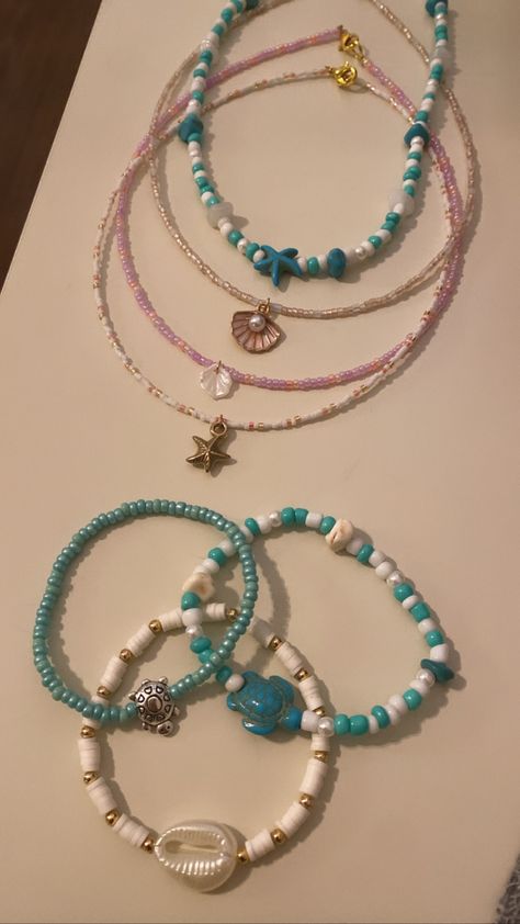 ig - beadsbyhaley Diy Jewelry Display, Hand Accessories, Beaded Necklace Diy, Diy Bracelets Patterns, Beads Bracelet Design, Jewelry Accessories Ideas, Summer Bracelets, Jewelry Inspo, Summer Jewelry