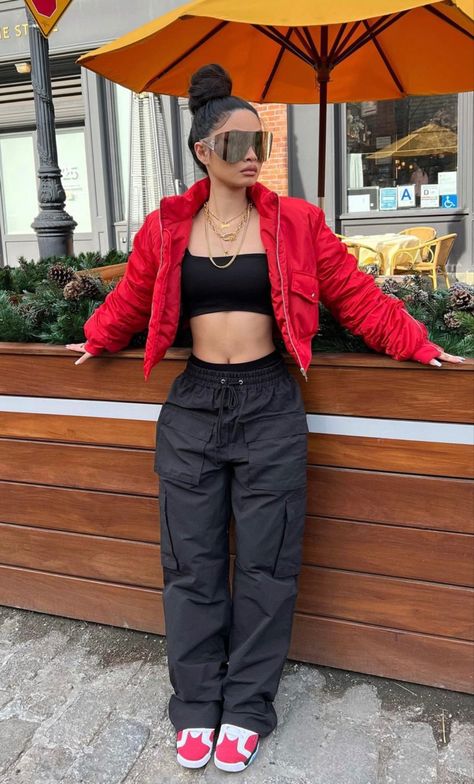 Red Streetwear Outfit, Red Jacket Outfit, Girly Streetwear, Red And White Outfits, Red And Black Outfits, Red Streetwear, Effortlessly Chic Outfits, Looks Party, Negroni