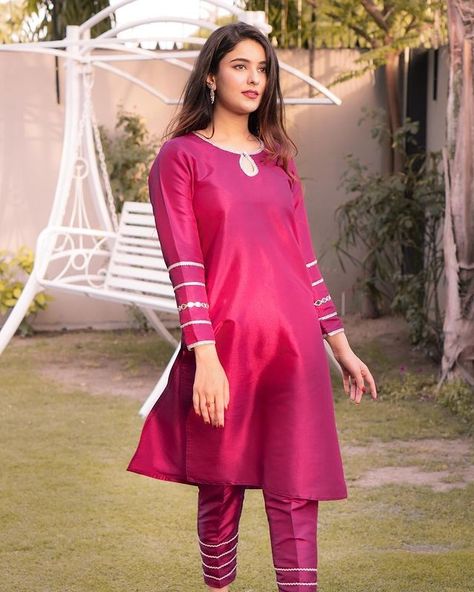 Plain Satin Kurti Designs Latest, Plain Silk Kurti Designs Latest, Satin Kurti Designs Latest, Silk Kurti Design, Satin Suit Design, Satin Kurti Designs, Stitch Kurti, Pakistani Kurti Designs, Style Outfits Summer