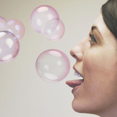 NEW ALCOHOLIC BUBBLES LET YOU GET WILLY WONKA LIT Edible Bubbles, Sweet Hampers, Birthday Gifts For Teens, Blowing Bubbles, Willy Wonka, Getting Drunk, Sweet Gifts, Unique Recipes, Unusual Gifts