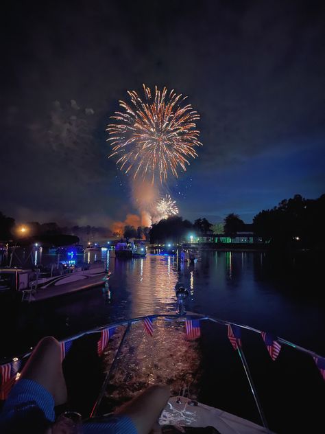 Diy 4th Of July Decorations, 4th Of July Aesthetic, Fourth Of July Pics, 4th Of July Pics, July Aesthetic, Lake Party, 4th Of July Photos, Forth Of July, Happy Birthday America